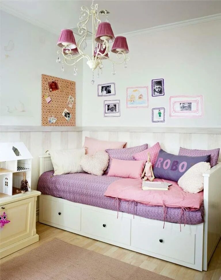 Диван для подростка девочки. Детская комната с эркером. Комната для девочки 8 лет. Интерьер детской для девочки. Комната для девочки с диваном.