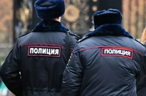 Девушка напала на полицейского