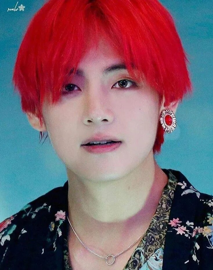 Тэхён с красными волосами. Bts red. Bts red. V bts red hair. Bts red.