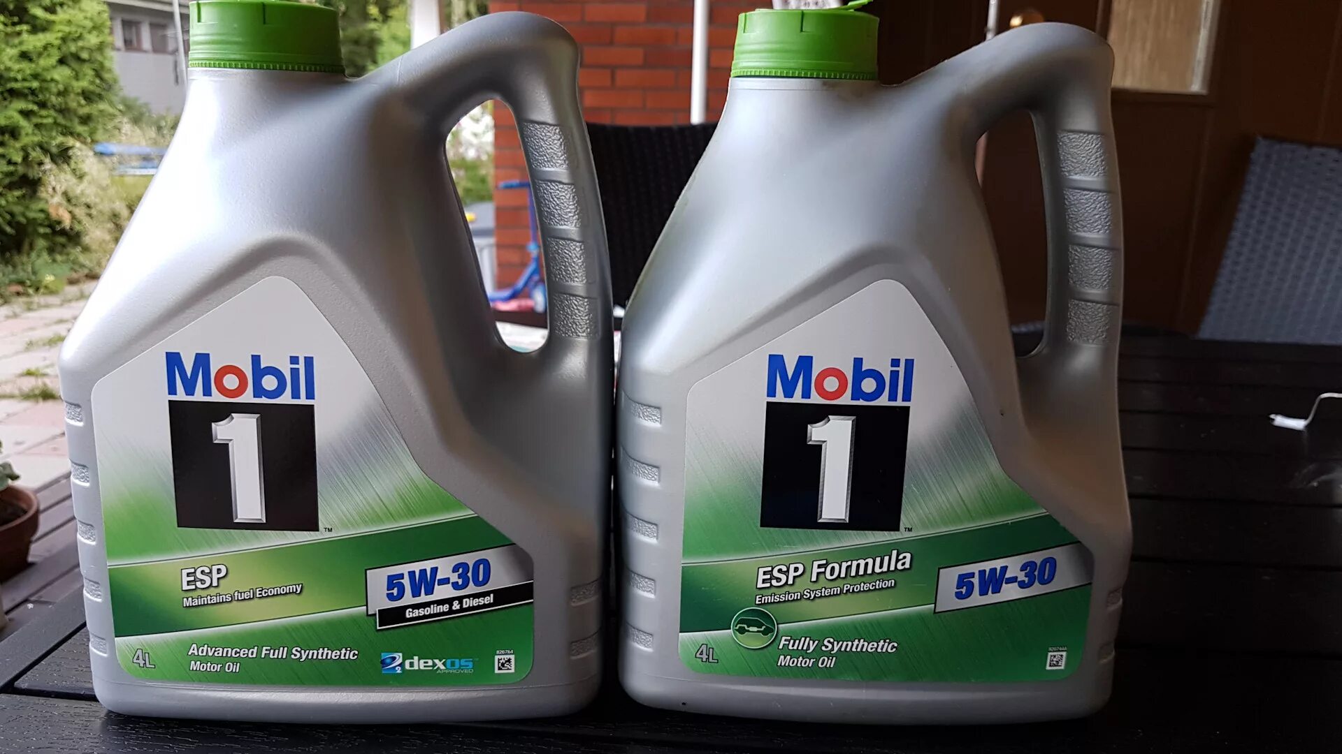 Оригинальная канистра мобил 3000 5w40. Масло мобил как отличить подделку. Mobil 1 0w40. Масло mobil nuto h32. Масло мобил как отличить подделку.