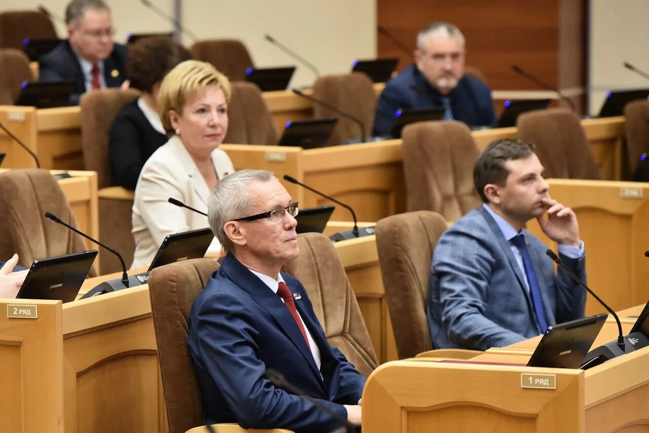 Госсовет чувашской республики. Депутаты крыма. Глава республики коми владимир уйба. Постоянная комиссия по бюджету и налогам. Судья фаттахов верховный суд рт.