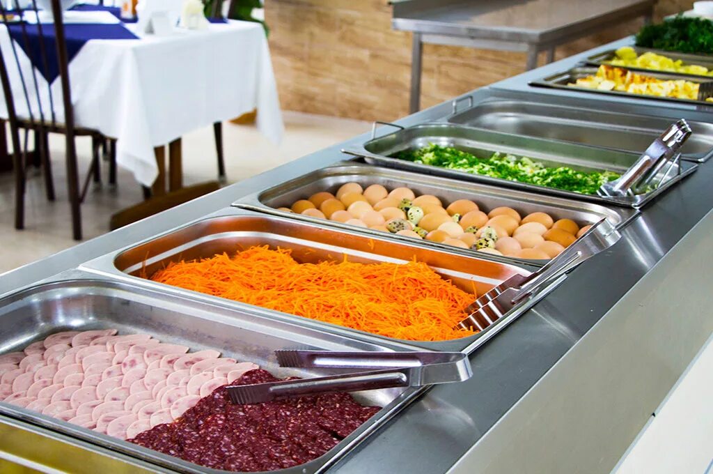 Обед в столовой люди. Ассортимент столовой. Столовая предлагает. Меню шведского стола в санатории. Обед в столовой.