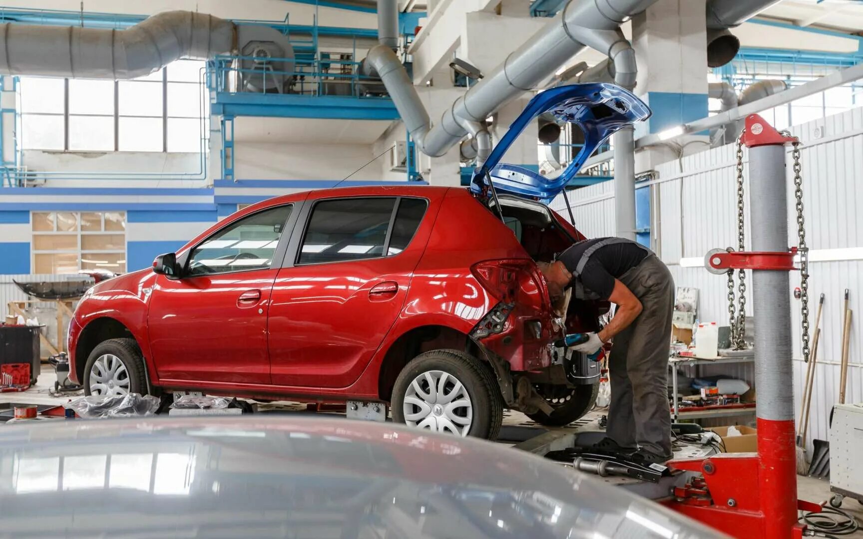 Бош сервис автосервис. Bosch автосервис. бош автосервис великие луки. автомобиль в сервисе. автопарк автомобилей в бош автосервисе.