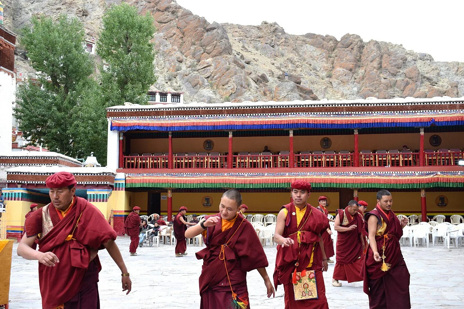 Hemis student tersu. Хемис. Хемис ТДТУ. Танцующие монахи. Танец монаха Корея.