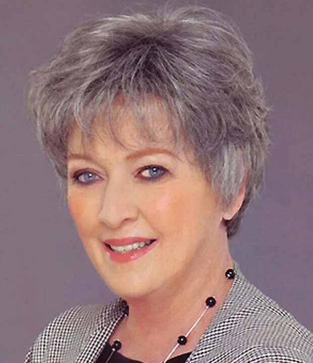 Стрижка пикси каскад на средние волосы для женщин за 50. Стрижка без укладки для женщин 60. Стрижки на короткие волосы для женщин 60. Стрижка без укладки для женщин 60. Стрижки для пожилых женщин.