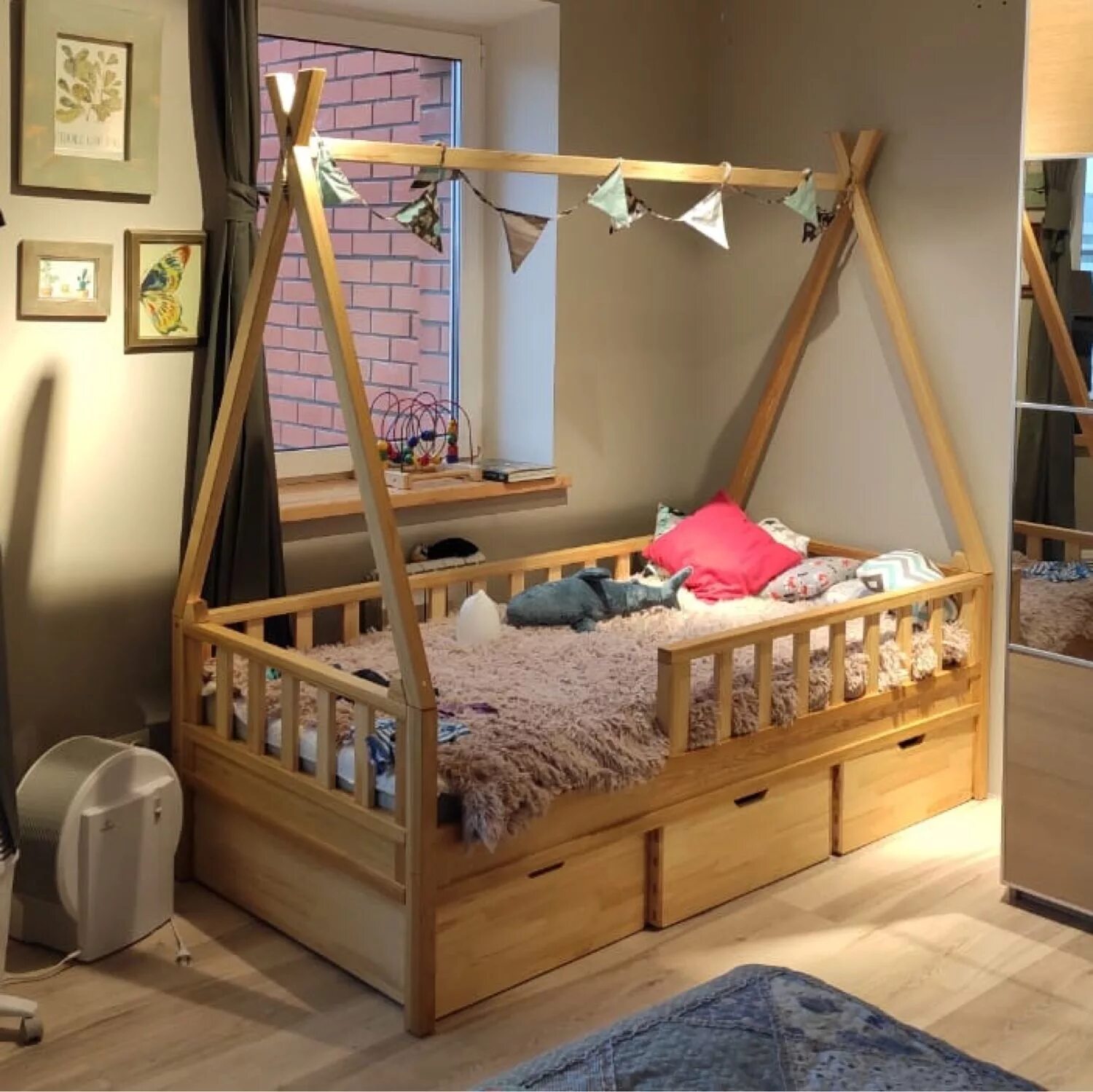 Детская кроватка для мальчика. Детская кровать. Деревянные кровати для детей. Необычные детские кровати. Кровать вигвам.