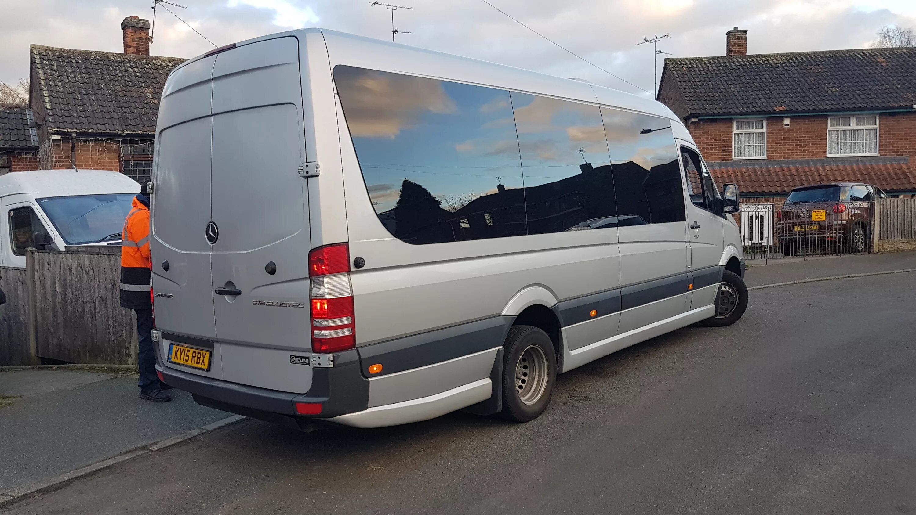 Спринтер 906 спарка. Sprinter 516 CDI. Mercedes-Benz Sprinter 516cdi. Мерседес Спринтер 516 CDI пассажирский VIP. Мерседес-Бенц 516 Sprinter.