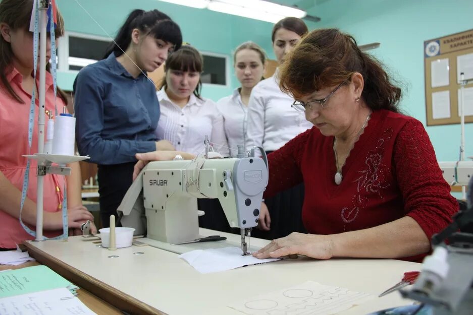 Преподаватель техникума вакансии. Швея. Швейный колледж. Швейный мастер класс. Швея техникум.