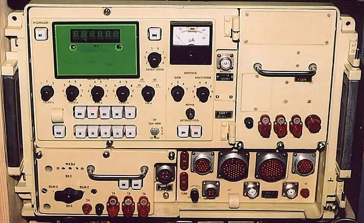 Укв на судне. Р-625 радиостанция. Р-625 пихта. Корабельная УКВ радиостанция р-625. Радиостанция р 625 блоки.