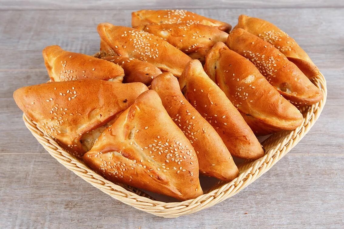 Учпачмак. Татарские пирожки эчпочмак. Учпачмак. Учпачмак. Татарские "очпочмаки" (треугольники c мясом).