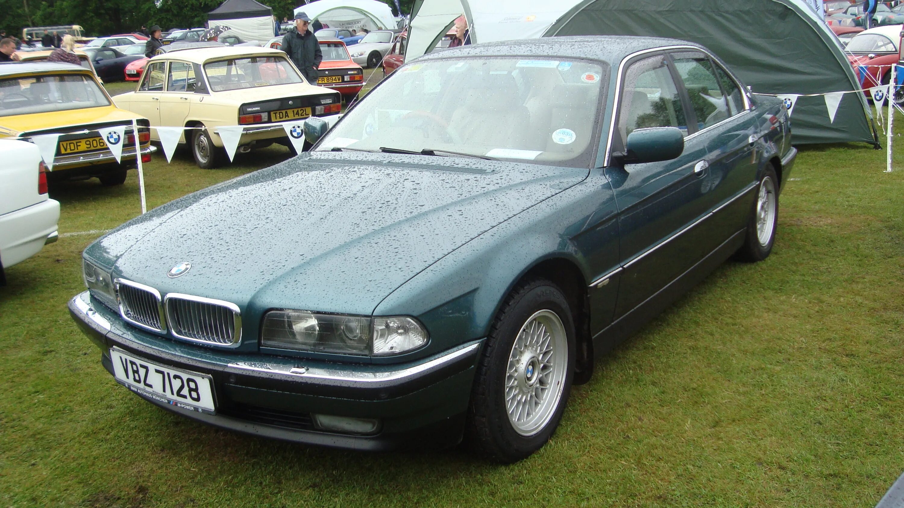 Бмв 95 года. Бмв 740 1995. бмв 740 1994 года. бмв 740 i 1990-2000.