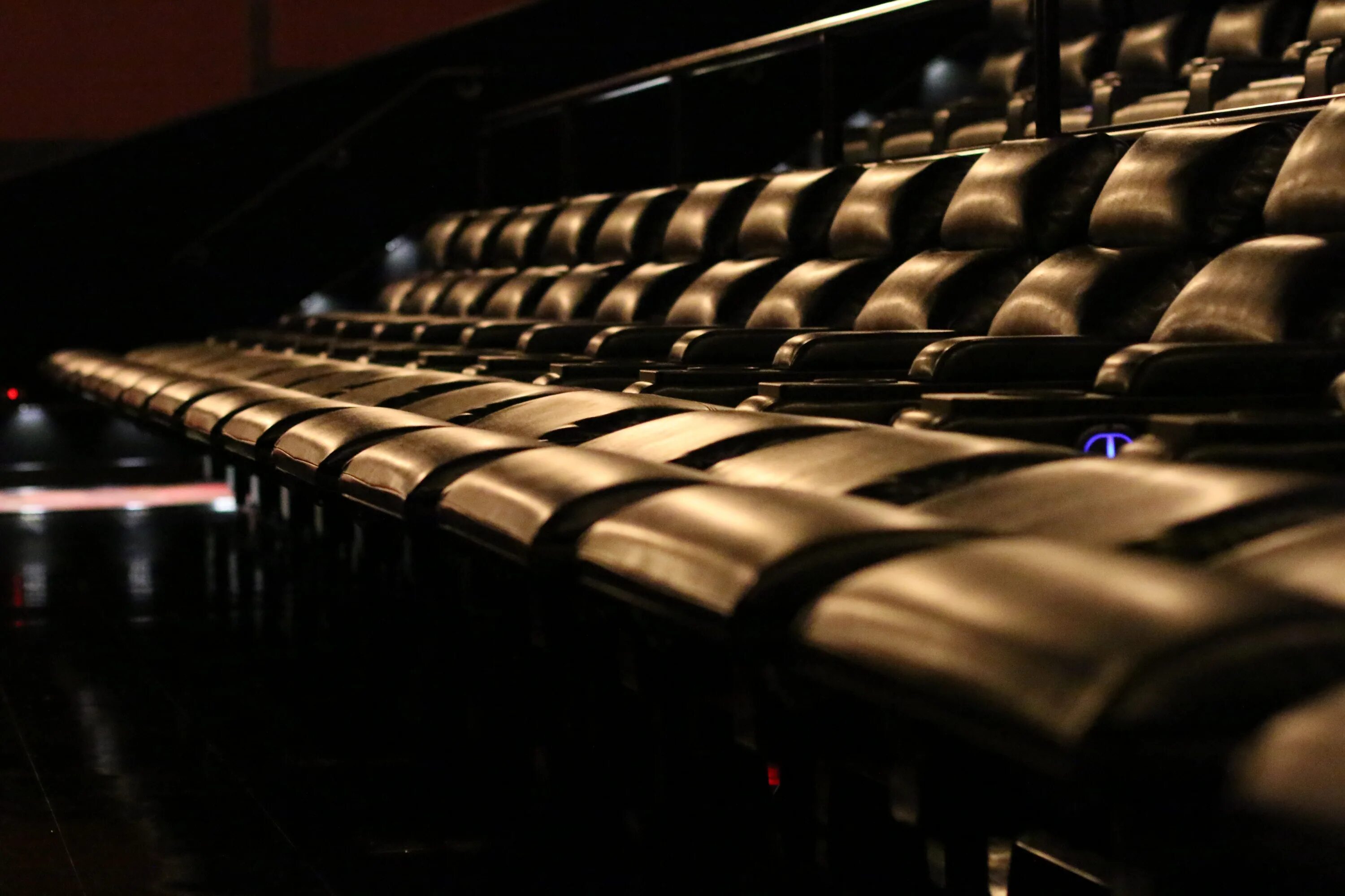 Гудок кинотеатр самара. Тц отрада кинотеатр расписание. Мягкий кинотеатр логотип. Мягкий кинотеатр зал. Гудок кинотеатр самара.