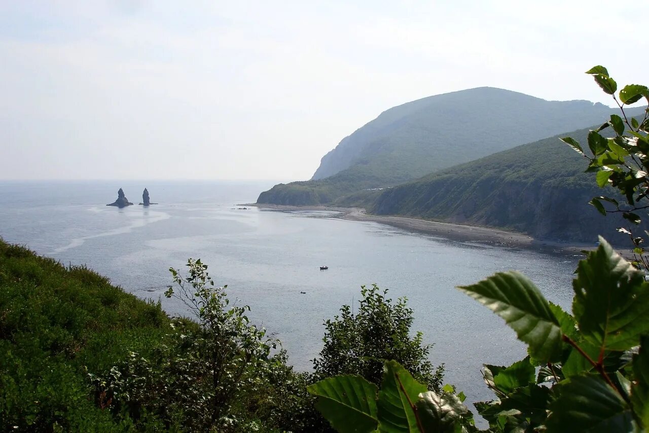 Дальнего востока омывает. Японское море Приморский край Рудная Пристань. Бухта Рудная Приморский край. Рудная Пристань Дальнегорск. Бухта Рудная Пристань.