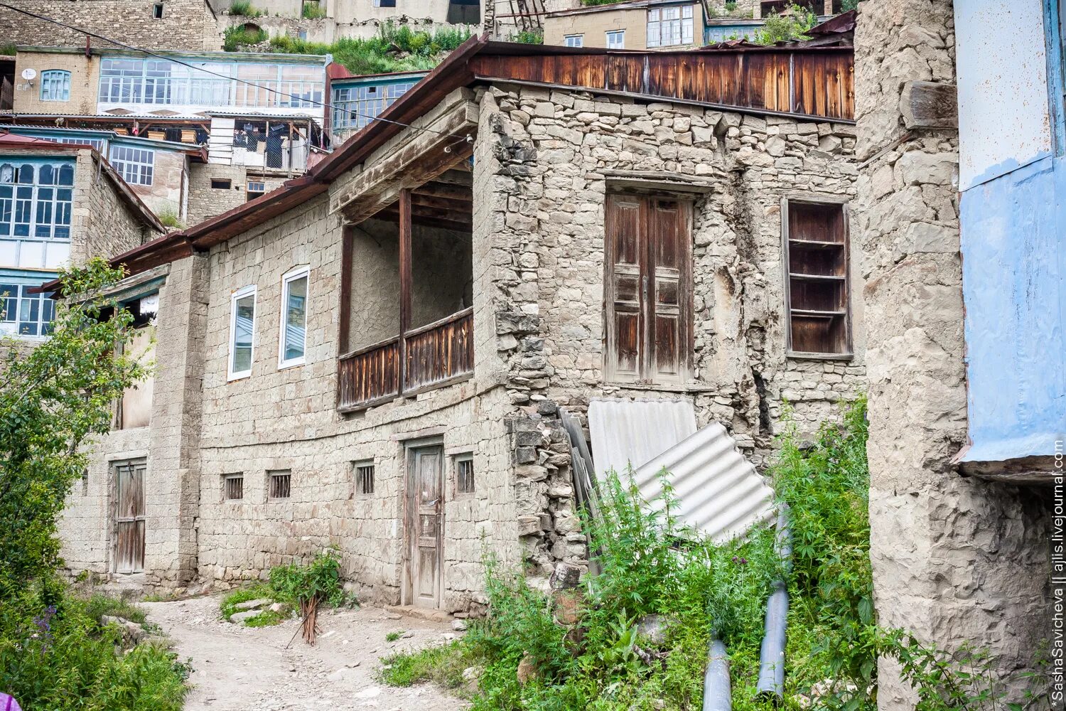 Селение кубачи дагестан. Село чох дагестан. Медресе в цахуре. Сакля село дагестана. Сакля народов кавказа.