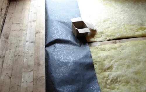 Пароизоляция оклеечная для кровли. Изоспан для пола в деревянном доме. Устройство пароизоляции в один слой насухо. Пергамин для пола. Кровля пароизоляция правильный монтаж.