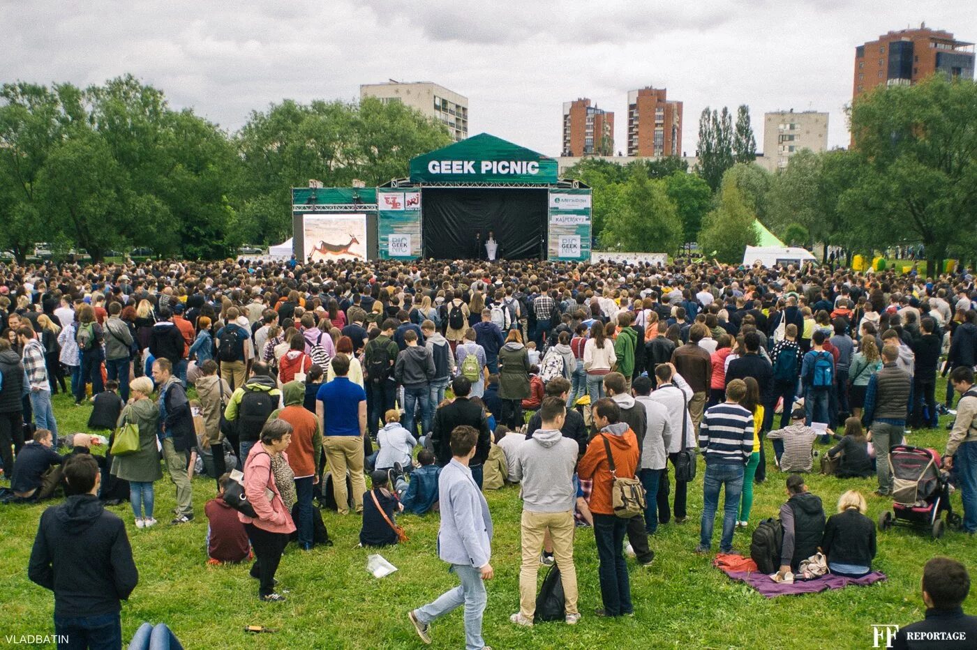Geek picnic. Geek picnic 2018 москва. фестиваль в парке горького. гик фестиваль. фестиваль пикник.