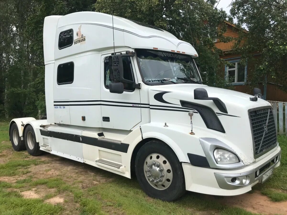 Купить вольво внл бу. Volvo VNL 780 белая. Вольво VNL 780. Вольво внл 2003. Вольво внл 780 2003.