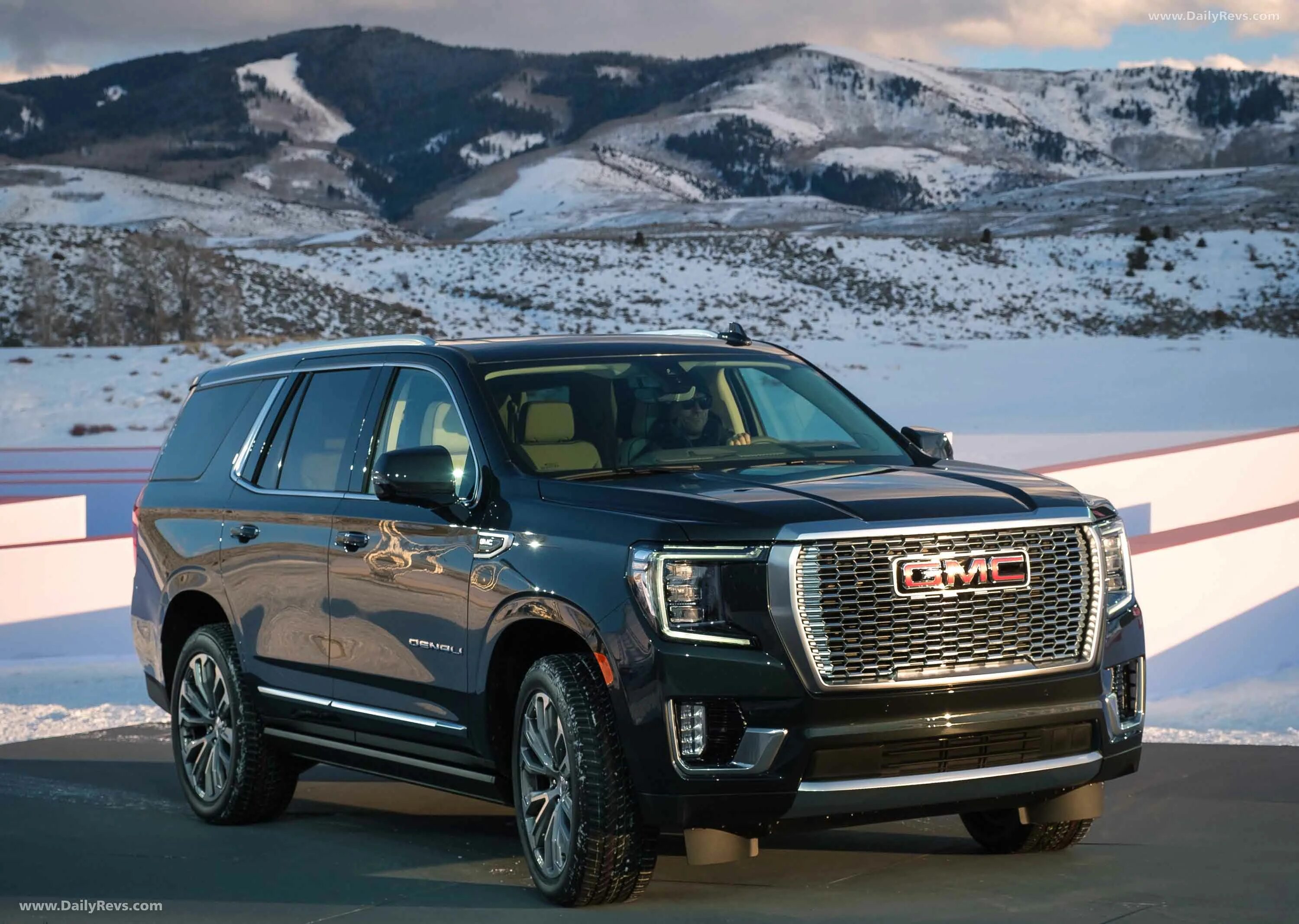 Машина 2021 купить. GMC Yukon Denali. GMC Юкон 2022. GMC Yukon Denali 2022. GMC Юкон Denali 2021.