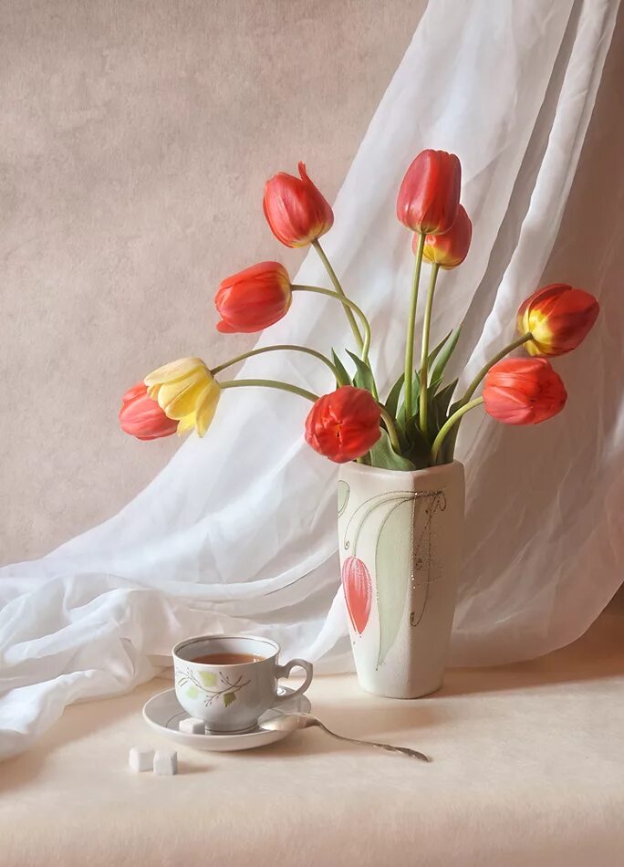 натюрморт с желтыми цветами. натюрморт чаепитие. натюрморт к чаю. натюрморт с добрым утром. натюрморт с тюльпанами.