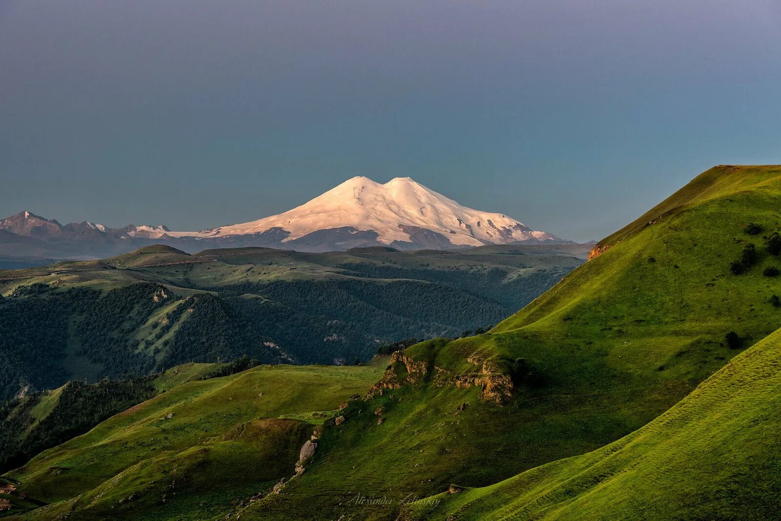 Наивысшая гора северного кавказа. Кисловодск горы Эльбрус. Джилы Су Эльбрус. Гора Эльбрус (Кабардино-Балкария, Карачаево-Черкесия). Нальчик горы Эльбрус.