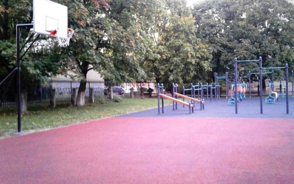 Школа 96 новосибирск. Школа 96 екатеринбург. Школа 2 алушта. Школа 96 самара. На территории школы 96.