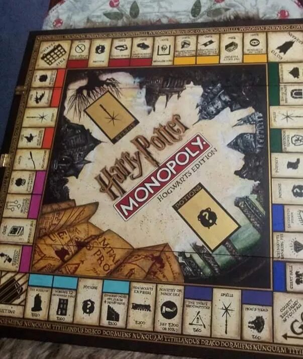 Монополия гарри поттер фишки. Настольная игра гарри поттер монополия. Монополия harry. Монополия гарри поттер hasbro. Настольная игра гарри поттер монополия.