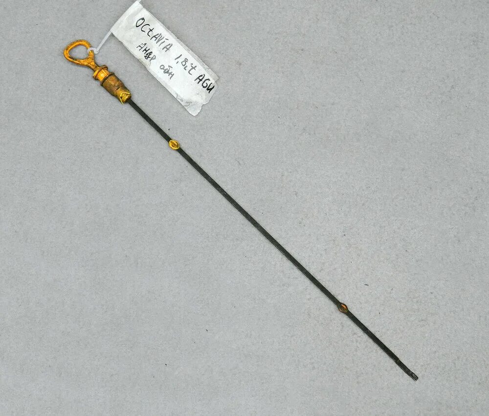 Масляный щуп шкода фабия 2. Vag ￼ 06a115611p. Шкода масляный щуп. 4 2001. Трубка масляного щупа škoda octavia a5.