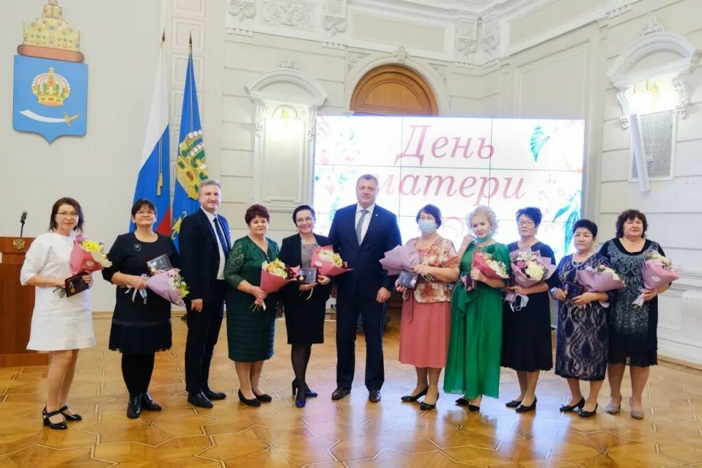 Медаль материнская слава сахалинская область. Наградили материнской славой. Материнская слава ямала. Награждение государственными наградами лнр. Правительственные награды.