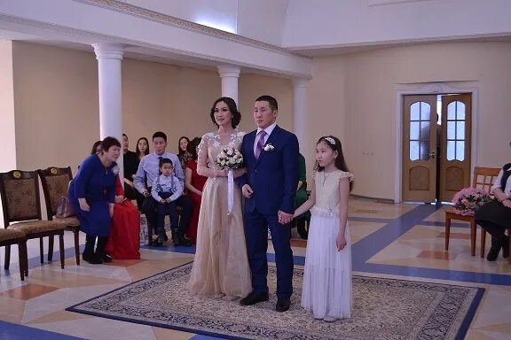 Калмыкия элиста загс. Такасаева кюннэй револьевна. Загс г элиста. Загс республики саха якутия. Здание загса в якутске.