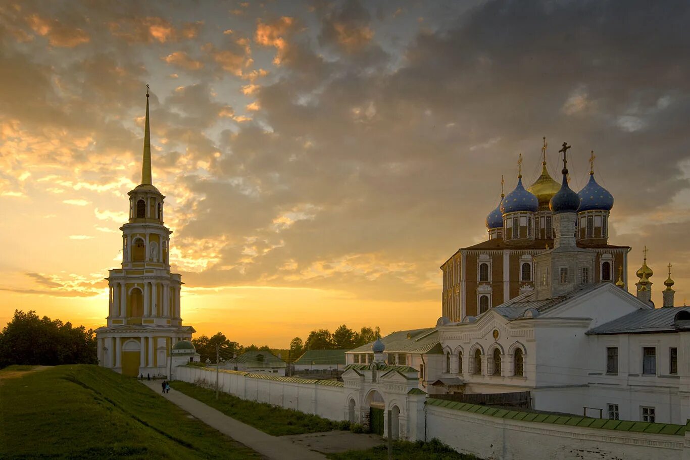 Рязанский Кремль Рязань. Переяславль Рязанский Кремль. Рязанский Кремль достопримечательности Рязани. Дворец Олега Рязанский Кремль. Южное золотое кольцо