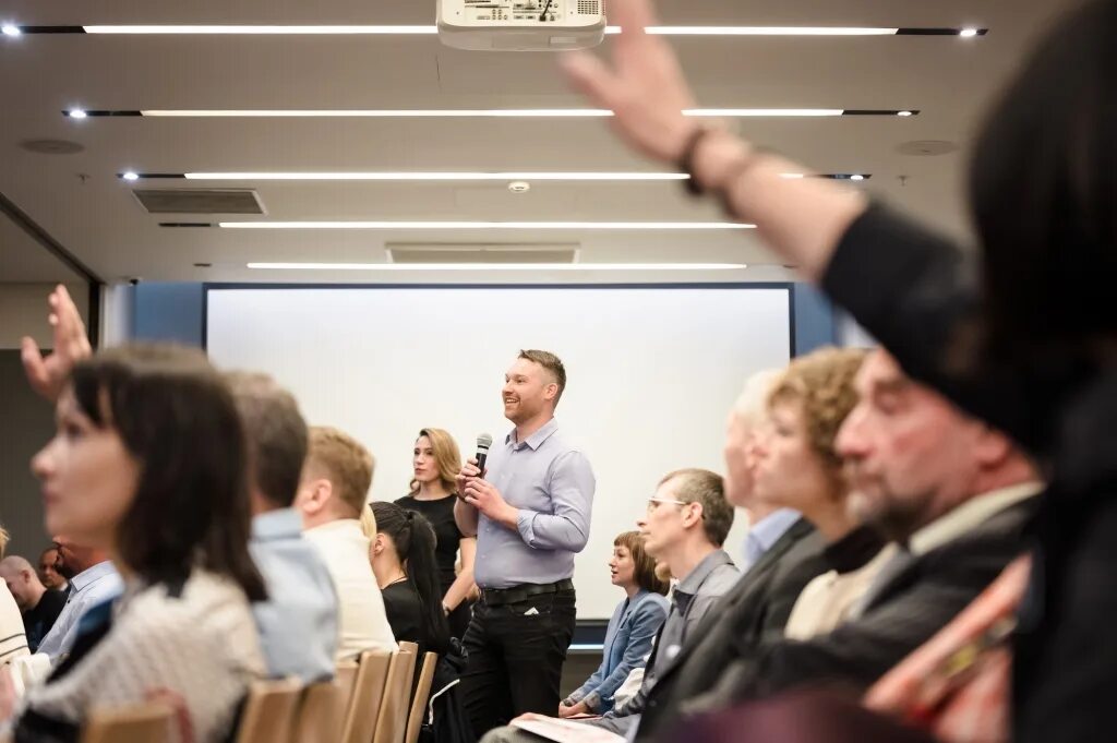 Губернаторский стартап 2022. Губернаторский стартап мурманск 2021. Официальное заседание в большом помещении. Губернаторский стартап. Правительство рф 2022.