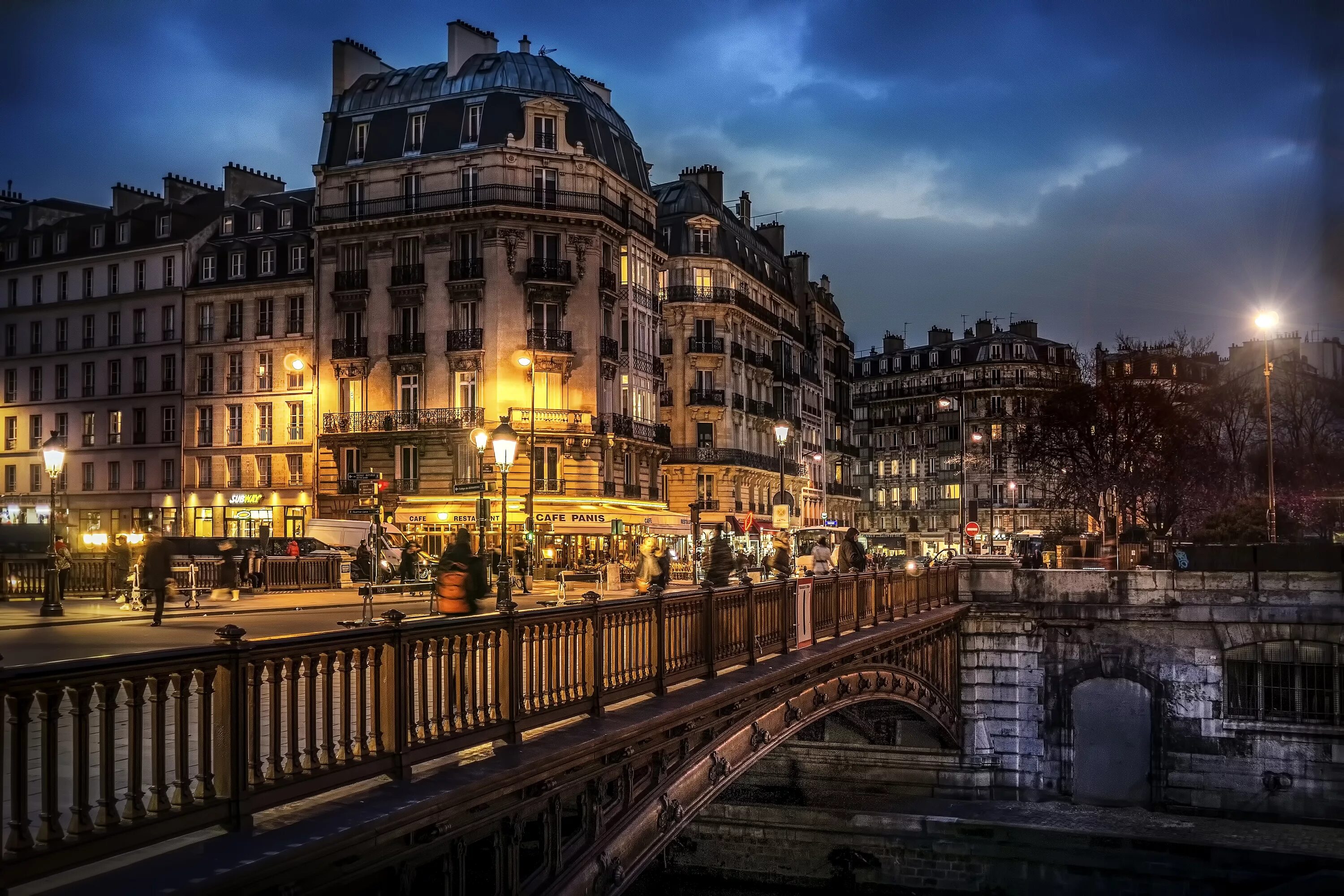 Zanabruni paris. Улица франциска 1 париж. Paradox paris джинсы. Джинсовая юбка bayonne. Париж джинсы.