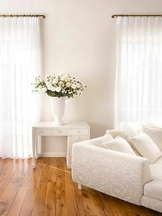 Белый интерьер какие шторы Living Room Photos Blue living room, Living room photos, Blue and white living r