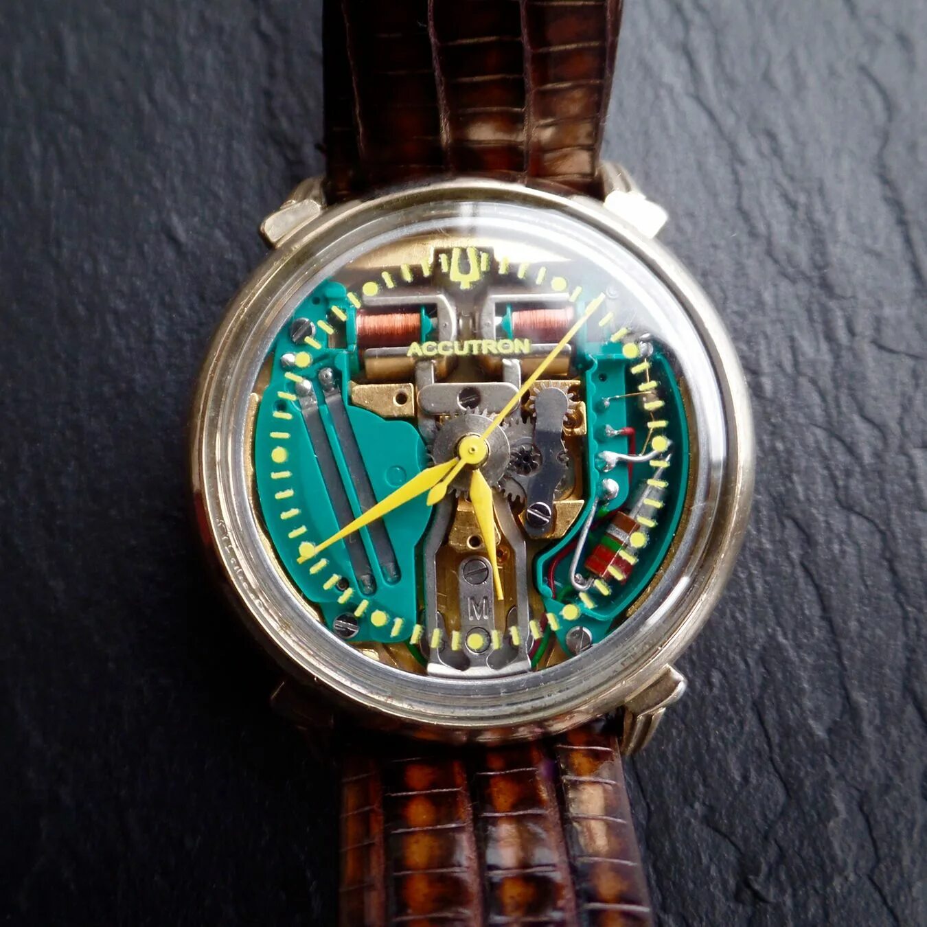 Watch tuning. Часы Bulova Accutron. Bulova коллекция Accutron. Морской хронометр Bulova Accutron Navigator Mark II. Часы Камертон.