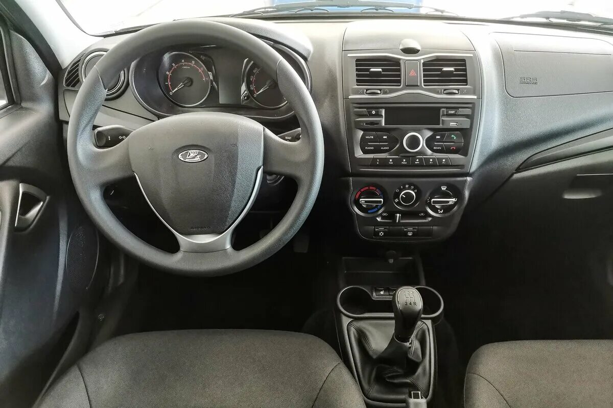 комплектации гранты лифтбек 2023