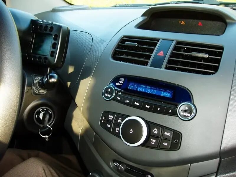 Установка магнитолы и всех фентиплюшек - Chevrolet Spark (M300), 1 л, 2014 года 
