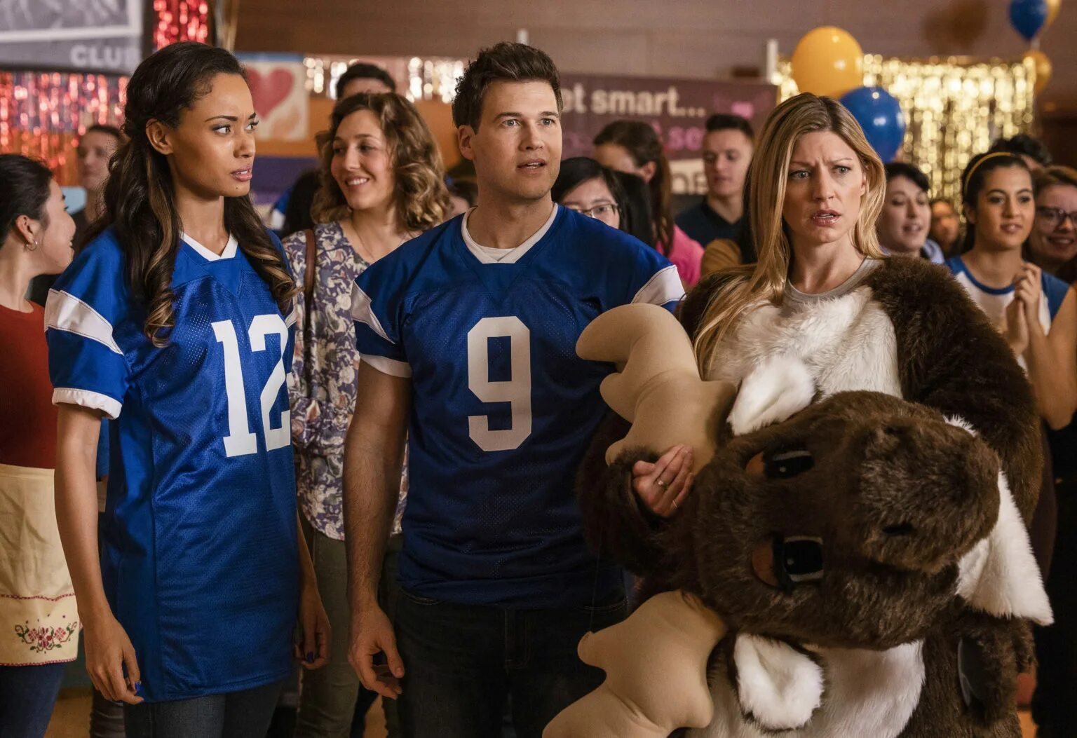 Мэйси ричардсон селлерс legends of tomorrow. Сериал легенда американский. Глагол begin в present simple. Времена глаголов в английском языке таблица. Campus игра фото учителей.