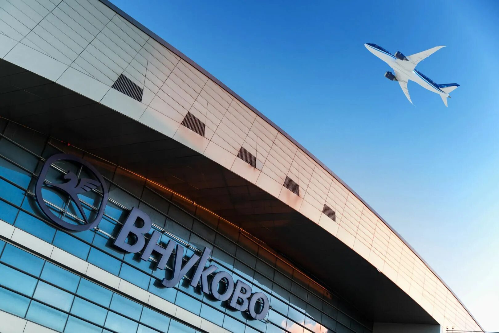 Аэропорты москвы на карте. Аэропорт внуково терминал б схема. Московский аэропорт внуково самолёты. Внуково аббревиатура. Внуково аэропорт 1960.