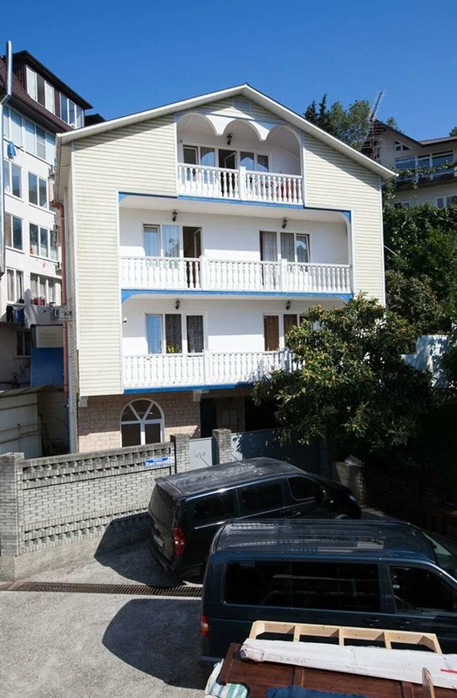 Удача адлер. Отель удача адлер. Удача сочи гостевой дом. Гостевой дом удача плюс адлер. Набережная 15/1 адлер.