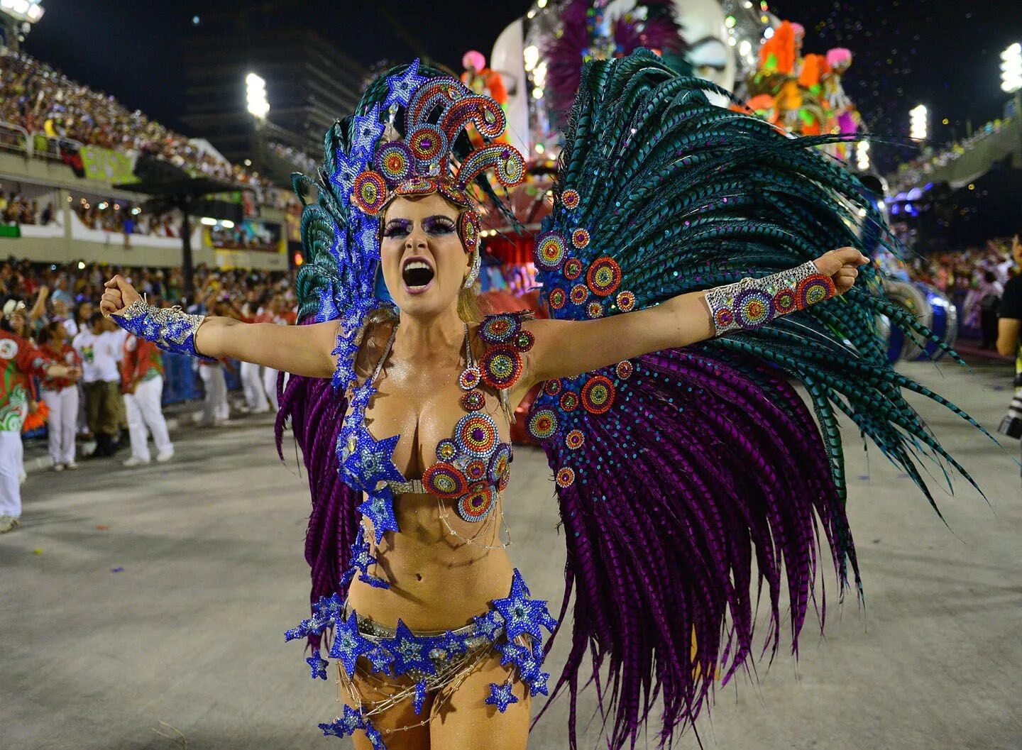 Карнавал Рио бразильянки. Карнавал Рио (Rio Carnival). Рио де Жанейро карнавал 2014. Рио де Жанейро карнавал женщины.