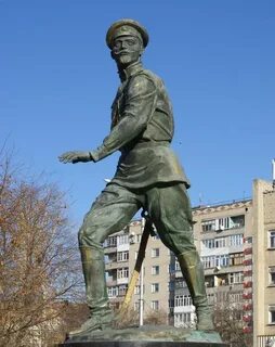 Памятники генералу