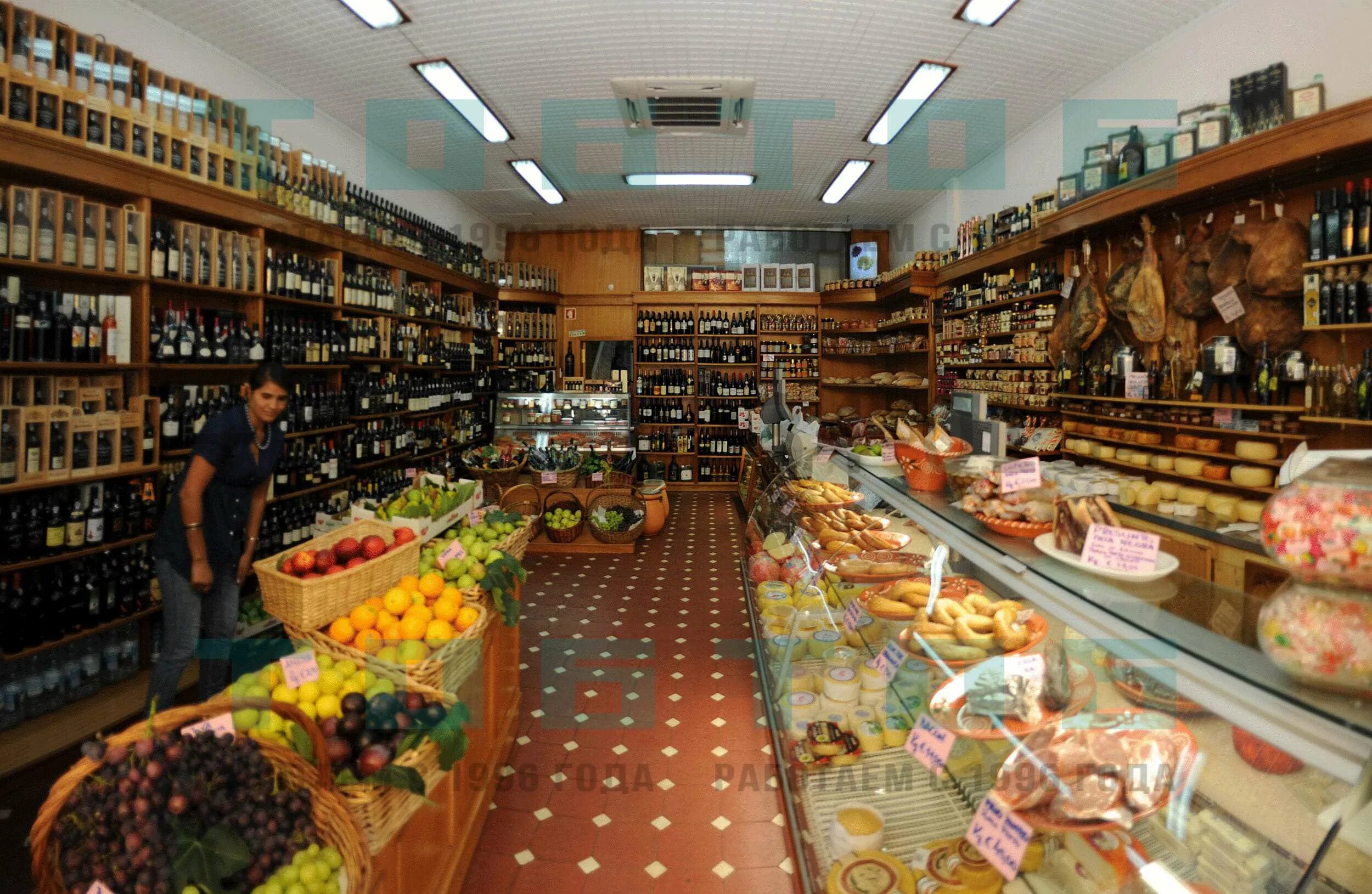 Небольшой продуктовый магазин. Маленький магазин продуктов. Частный продуктовый магазин. Бизнес продуктовый магазин