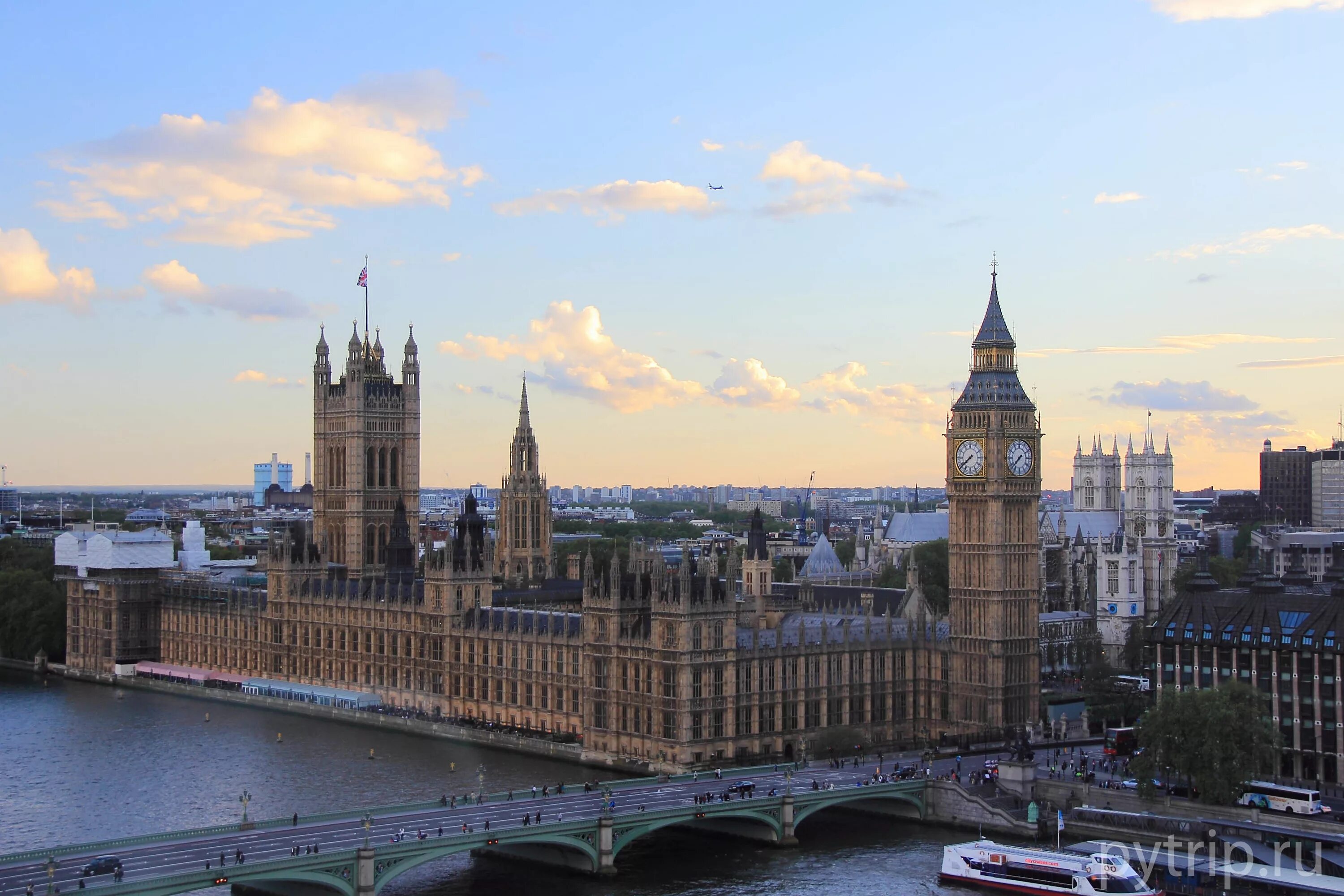 Здание парламента находится в