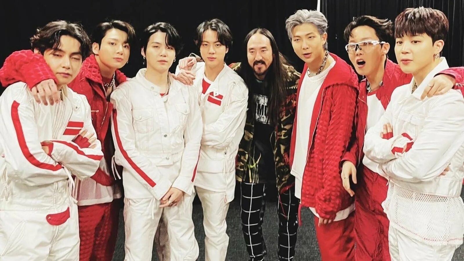 Bts aoki. БТС Лас Вегас 2022. Стив Аоки и БТС. Концерт БТС В Лас Вегасе. БТС В Лас Вегасе 2022.