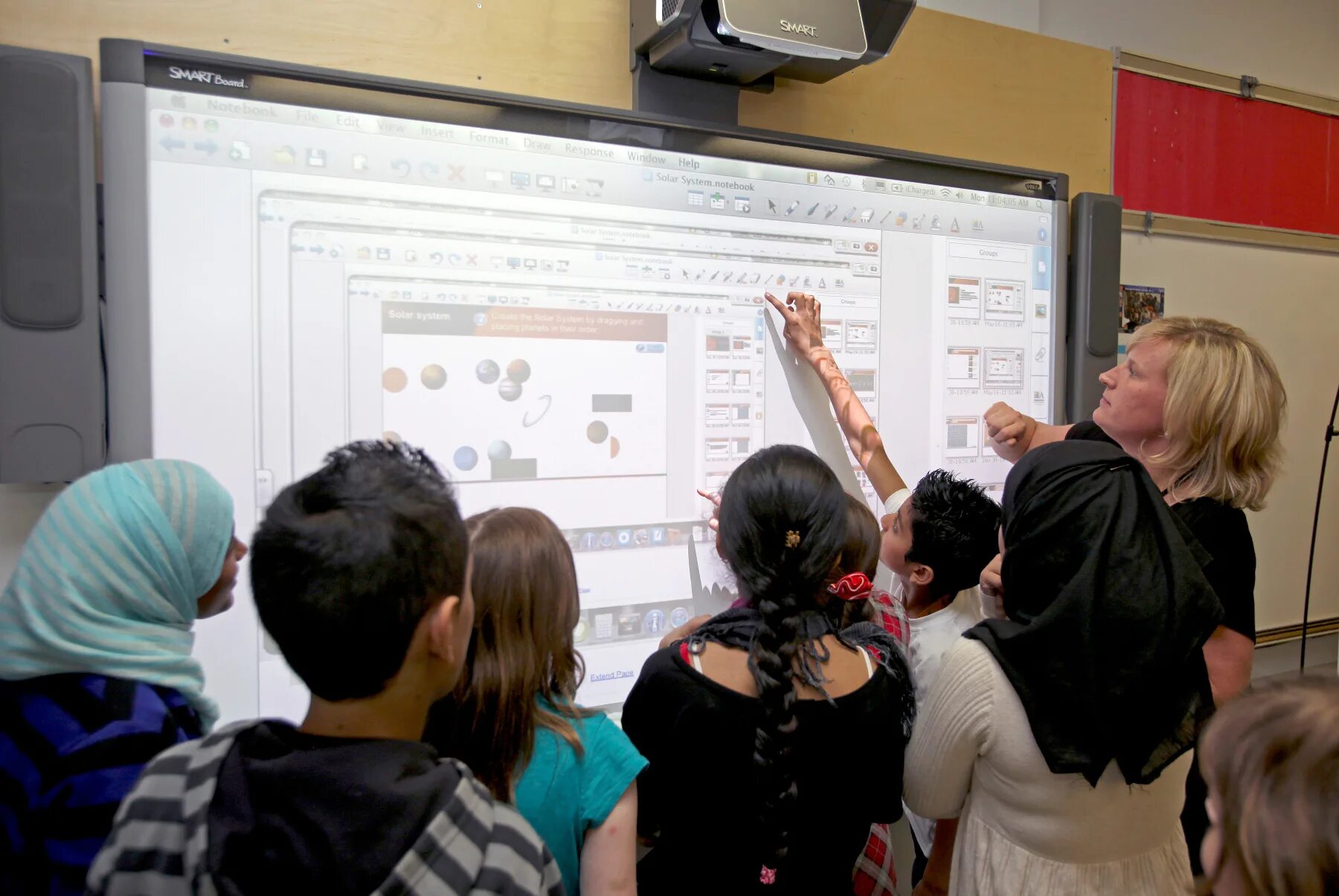 Интерактивная доска touch board. Электронная доска для школы. Интерактивная панель irbis мэш. Интерактивная доска. Электронная доска для школы.