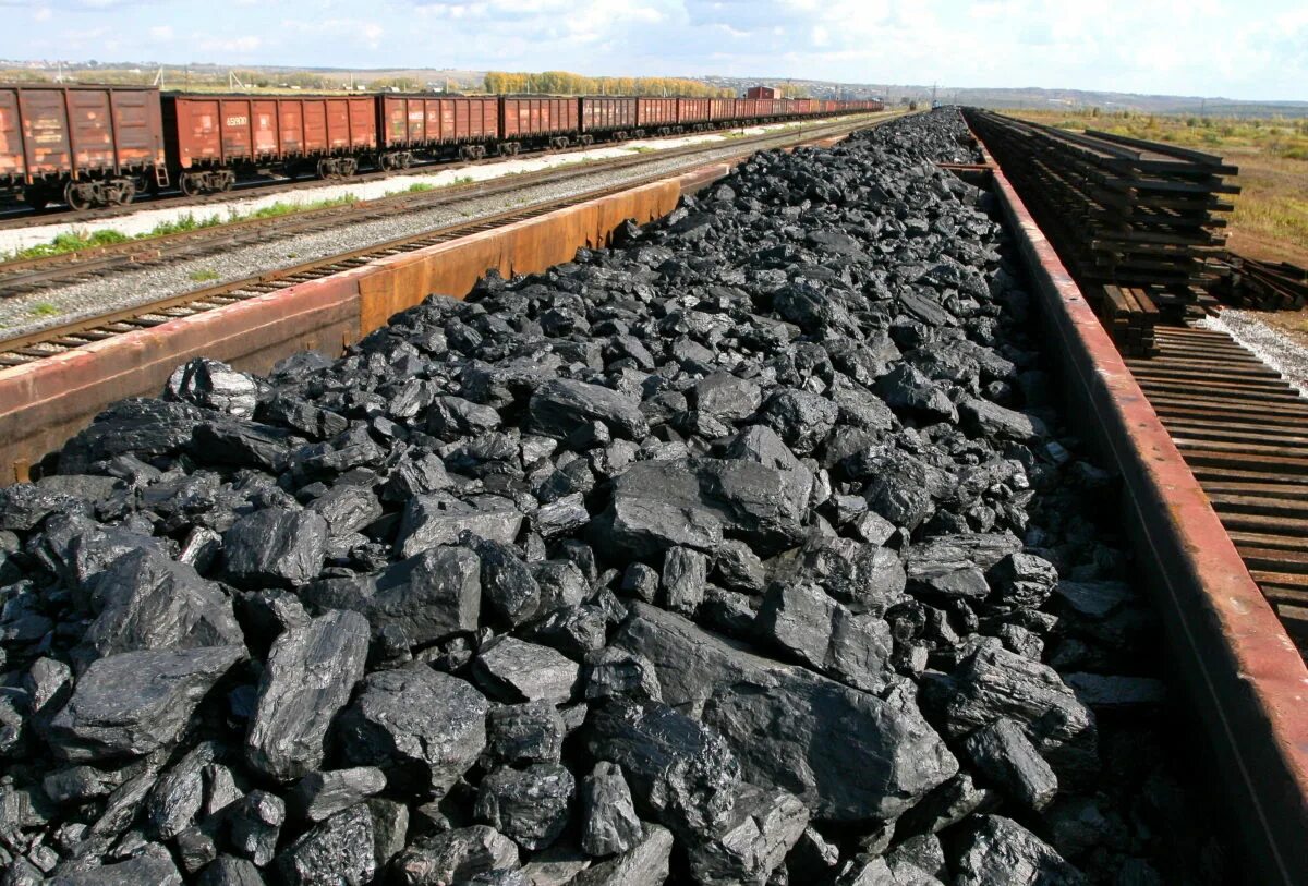 Перевозка каменного угля. Уголь д (ДПК)Кузбасс. Каменный уголь вагон Кузбасс. Уголь в вагонах Кузбасс. Транспортировка руды в полувагонах.