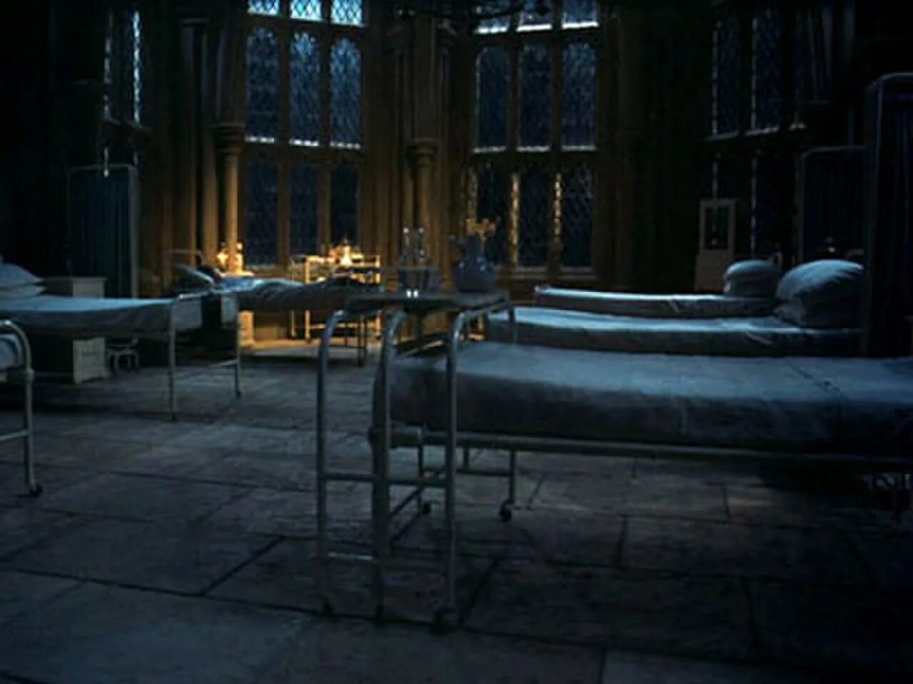 Больница святого мунго гарри поттер. Лазарет фэнтези. Больничное крыло хогвартса. Больница святого мунго гарри поттер. Спальня гарри поттера в хогвартсе.