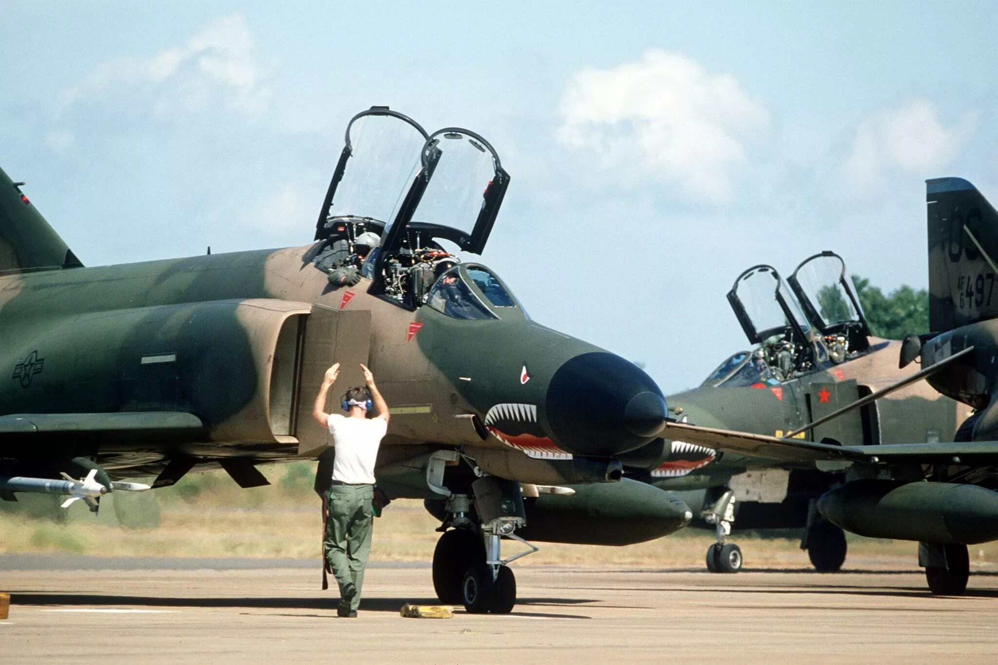 Ввс сша во вьетнаме. Самолеты во вьетнаме. F-4 phantom ii. Самолёт фэйрчайлд c-123. F4e phantom во вьетнаме.