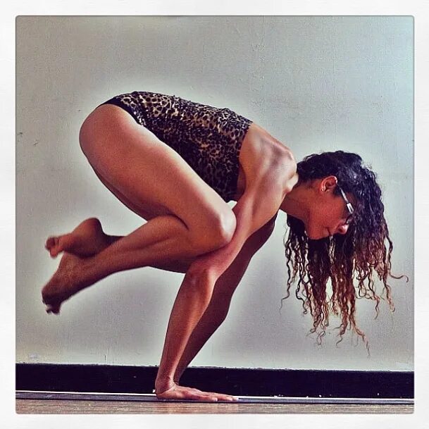 Лоласана. Мистер йога. Лоласана айенгар. Лоласана. Лоласана йога.