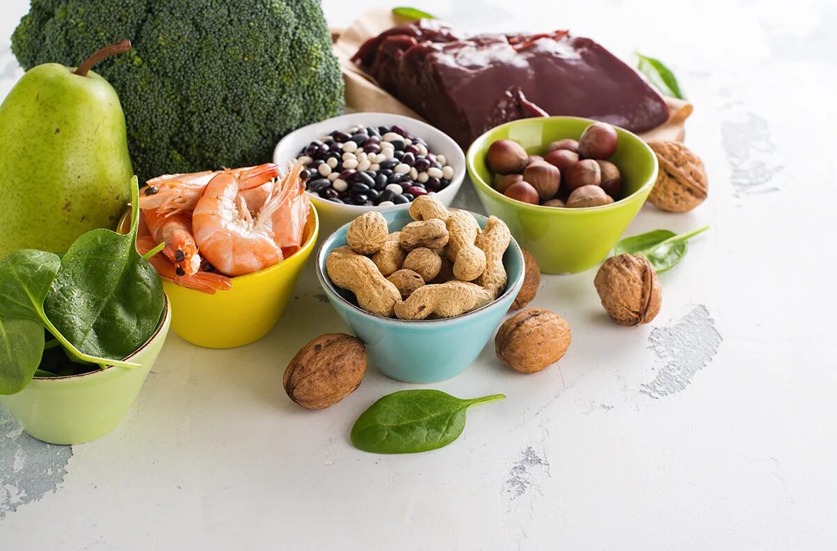 Витамин в9 в продуктах питания. Продукты питания. Железо в питании. Источники витамина b9.